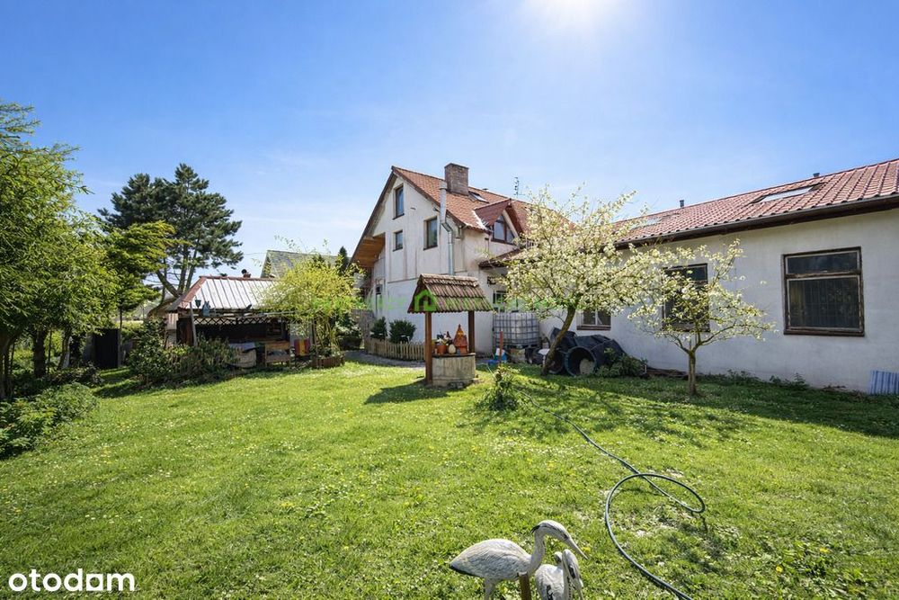 Dom z warsztatem przy lesie blisko centrum