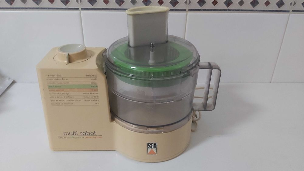 Multifunctional Robot423209402452551680