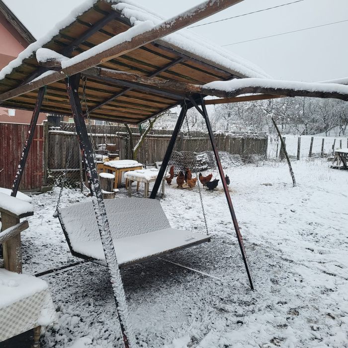Качеля дерев'яна продаючи терміново
