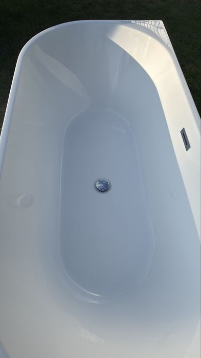 Sprzedam nowa wanne firmy Deante nie urzywana
