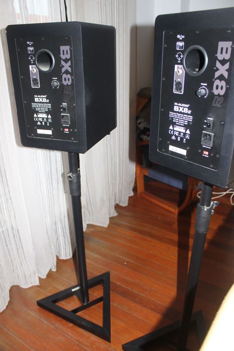 Monitores de Estúdio M-Audio BX8 D2 (par) + Suportes: Excelente Estado64729401490049123