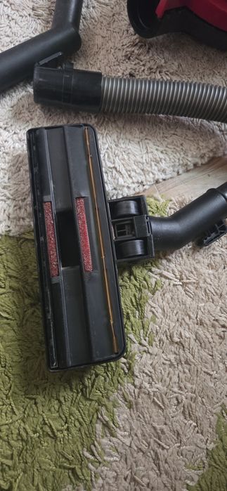 Продам  колбовый  пылесос  Samsung  1800w