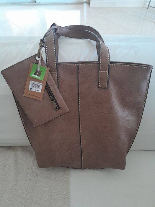 Mala beje de senhora da NATURA