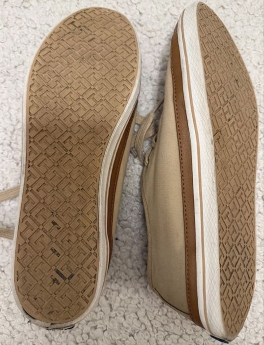 Bezowe tenisowki tommy  hilfiger roz 40 wkl 26