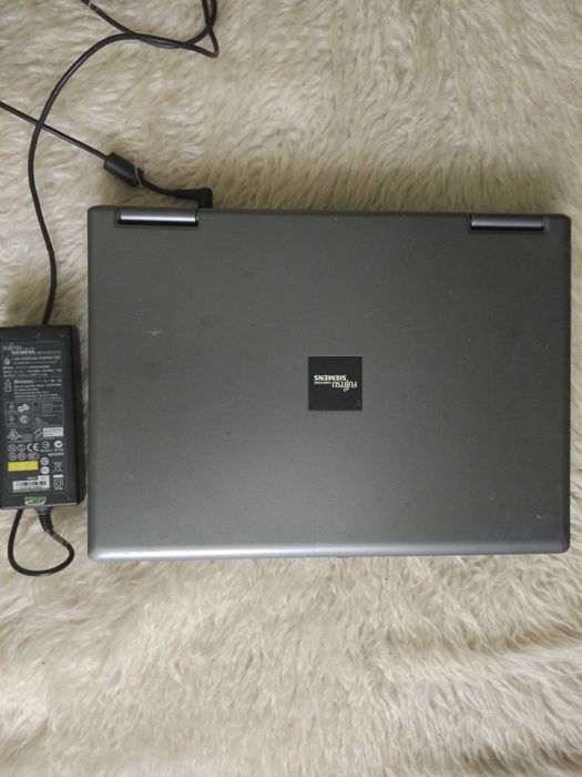 Laptop 64bit Esprimo Mobile D9500