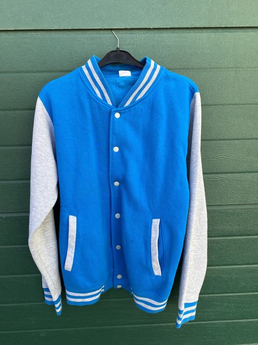 Casaco azul e cinzento