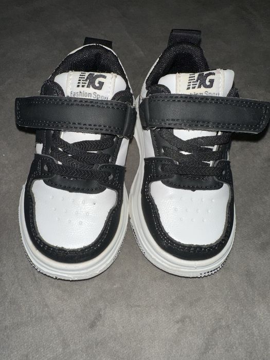 продам кросівки для хлопчика