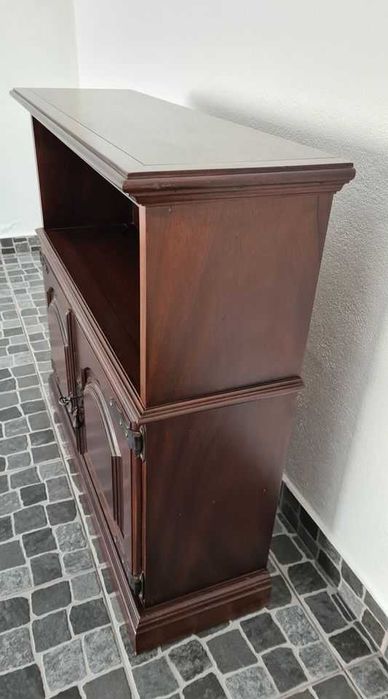 Móvel rústico estilo Conventual