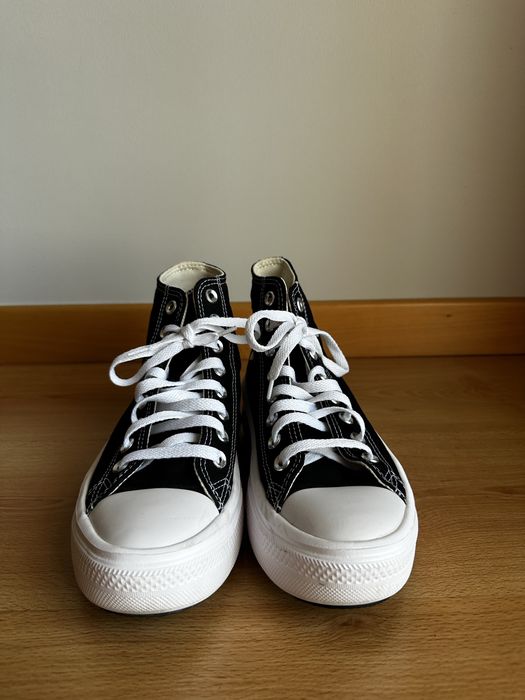 Converse Chuck Taylor All Star (preta e branca)