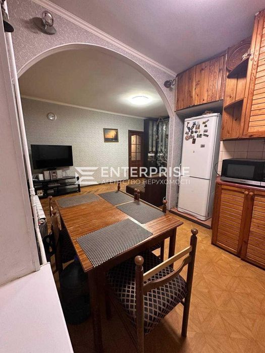 Продаж 3-к квартири, просп. Соборності, Дарницька площа