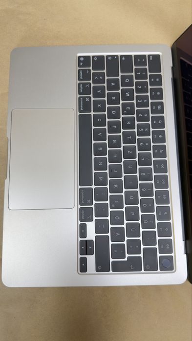 MacBook Air 13" M4 A3240 Star Light, Silver и другие запчасти, дисплей, топкейс, батарея, трекпад ,плата