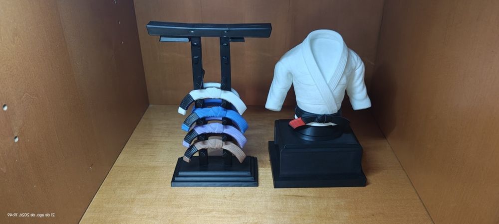 Jiu-jitsu kimono e faixa
