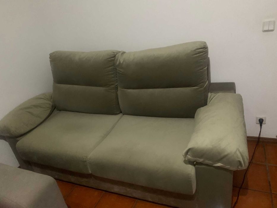 Sofá 2 lugares em ótimo estado – Confortável e bem cuidado