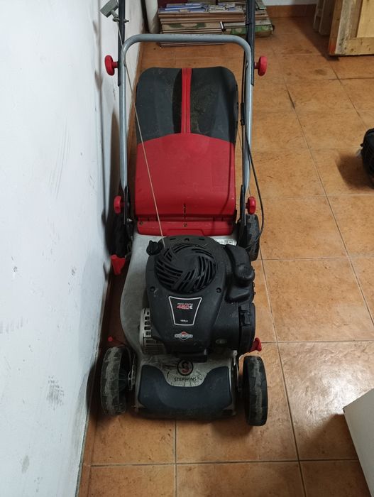 Corta relva a gasolina  brighs and straton