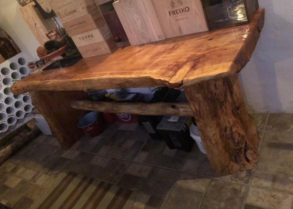 Mesa refeição ou sala, rústica. Peça única e irrepreensível