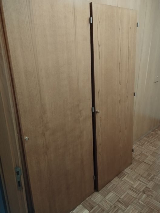 Portas de roupeiros embutir (200x150 c/aros incluídos)