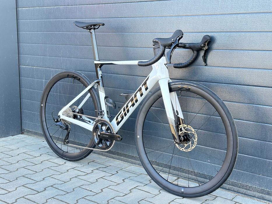 Rower szosowy Giant Propel Advanced 2 2027 S oraz M/L