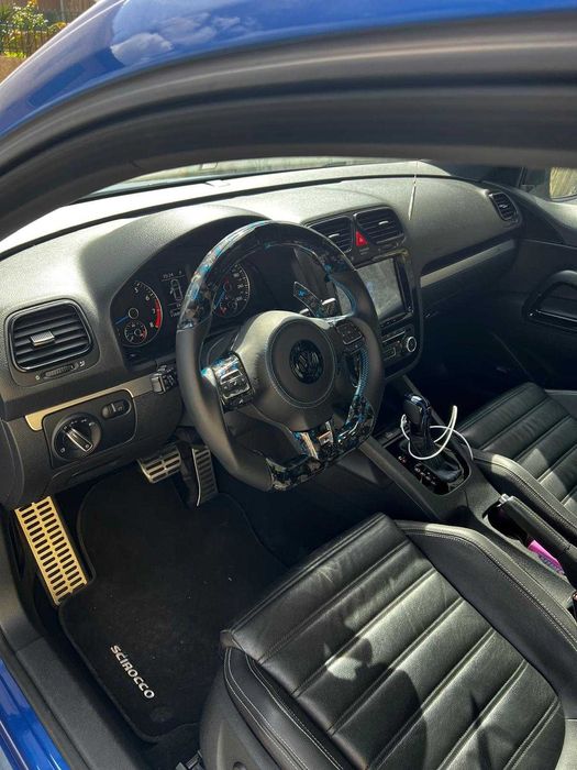 Volante VW Carbono com LED Display | Golf GTI / R (MK5 MK6)