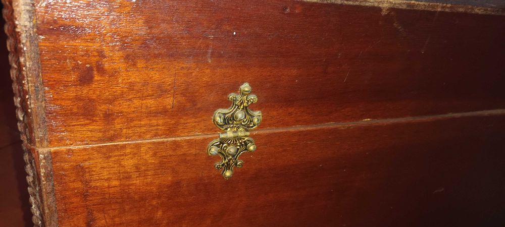 Arca/baú antiga de madeira