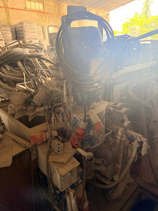 Vende-se Máquina de projetar reboco e estuque