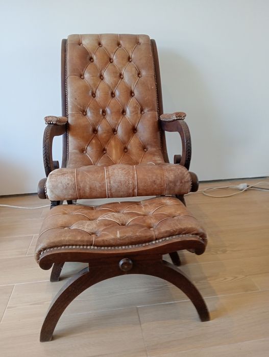 Cadeirão com banco de apoio em pele