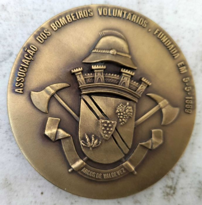 Medalhas alusivas a Associações de Bombeiros.