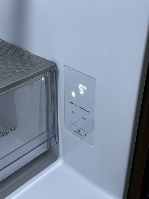 Черный большой Холодильник Hisense wifi