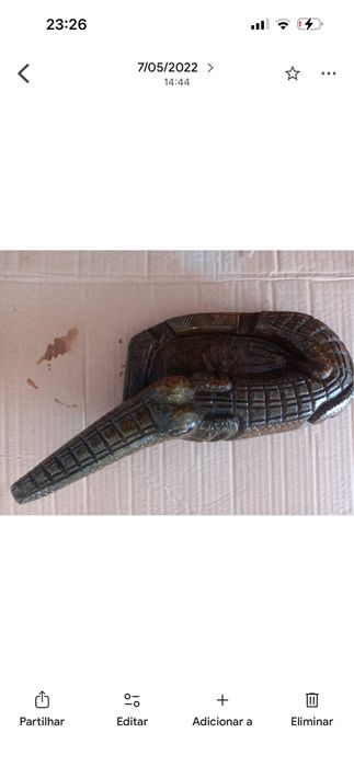 Cinzeiro em forma de crocodilo