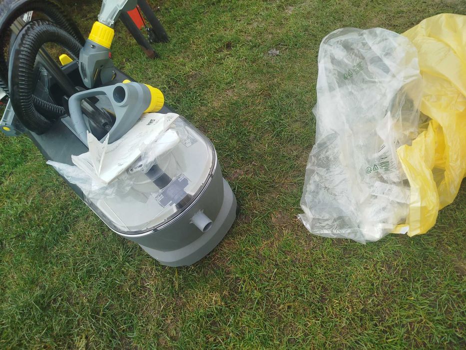 Rok gwarancji profesjonalny odkurzacz piorący Kärcher Puzzi 10/1.