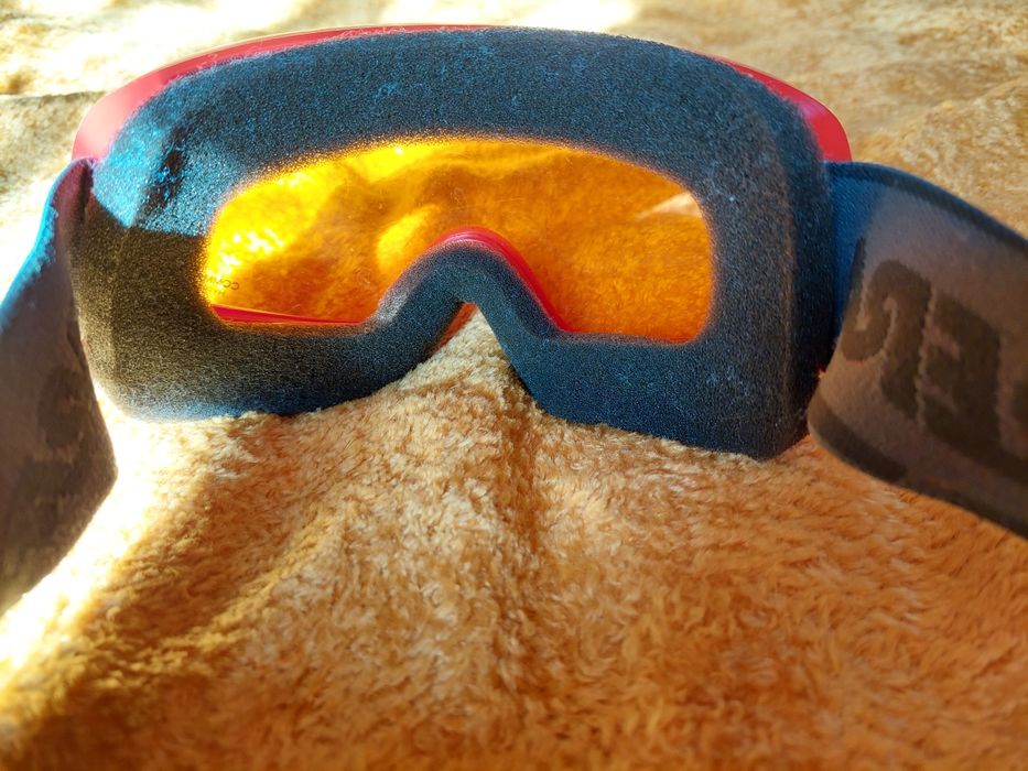 Kask zimowy i gogle+ kijki gratis