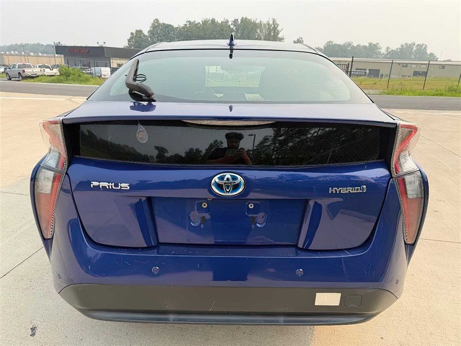 Toyota Prius      2016