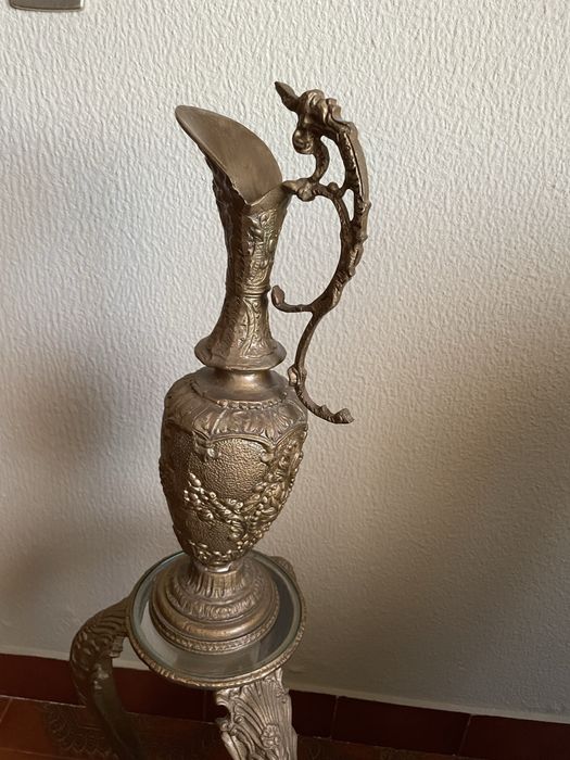 Mesa em Latão com Jarrão