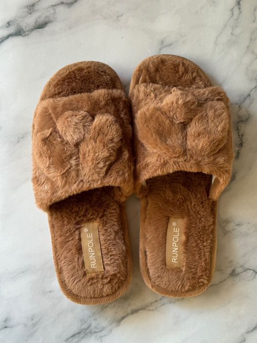 Futrzane kapcie damskie