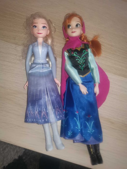 2 Bonecas elsa e ana e livros