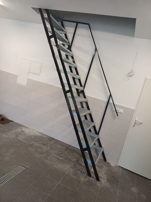 Schody zewnętrzne stalowe