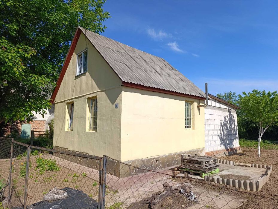 Дачний будинок з ремонтом і комунікаціями!