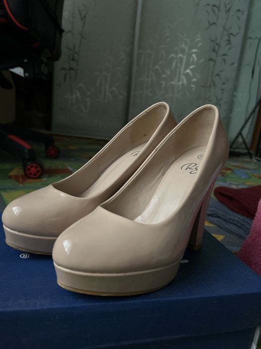 Туфли женские на каблуке