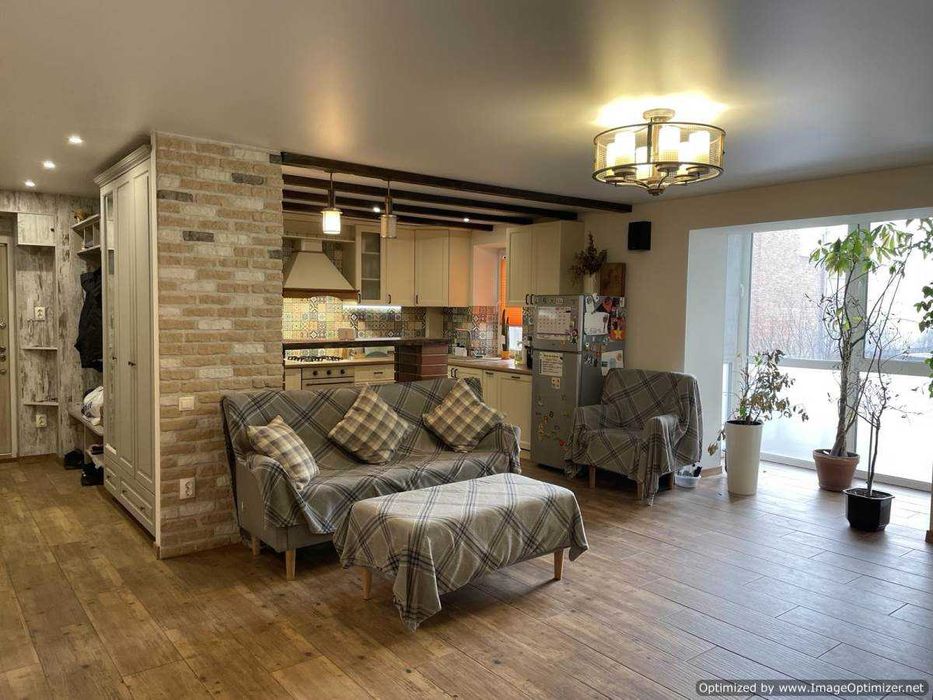 Продаю четырехкомнатную квартиру в Новострое на 12 Продольной д1