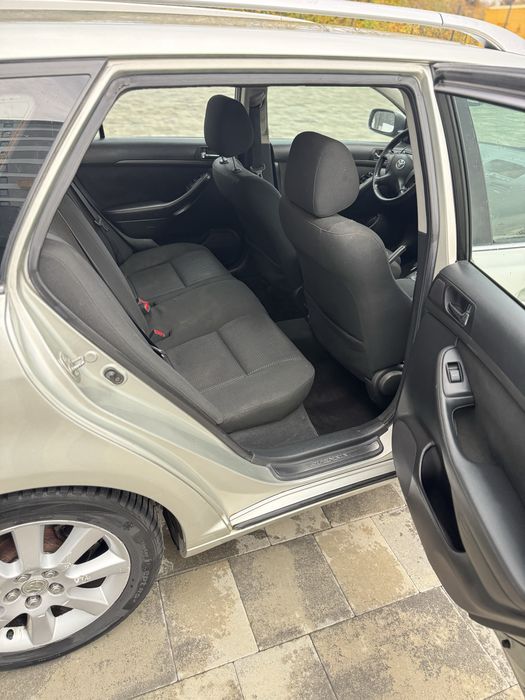 Toyota Avensis 2,0d механіка в гарному стані