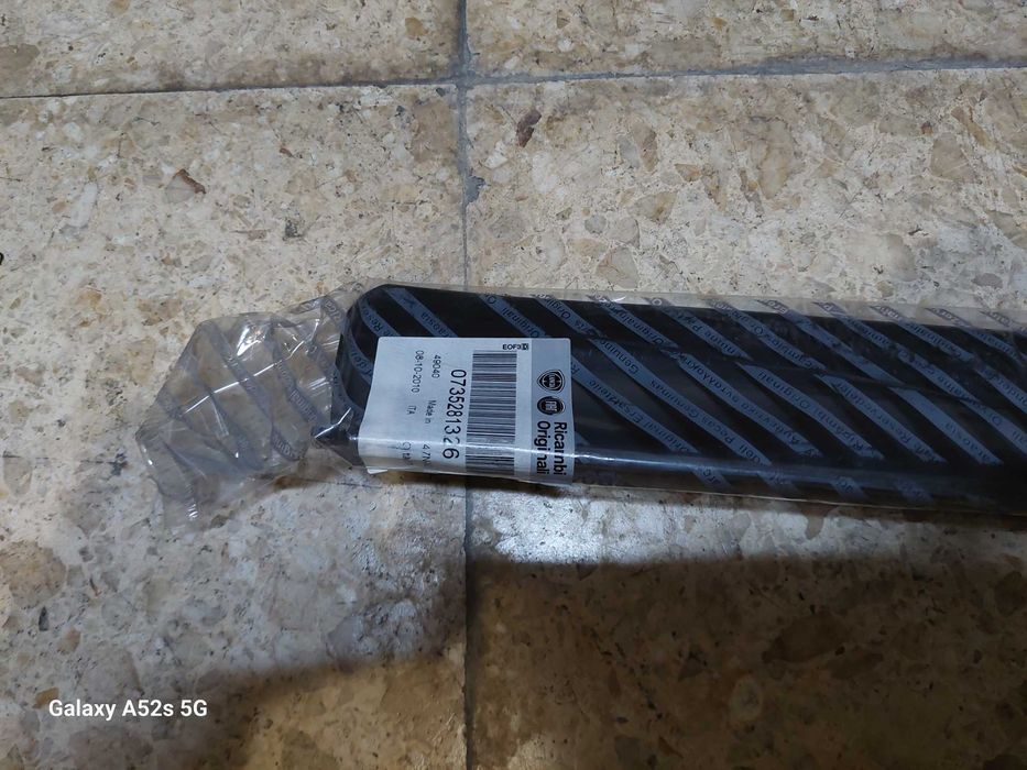Resguardo de motor e batente em borracha para capot. Fiat Punto HLX.
