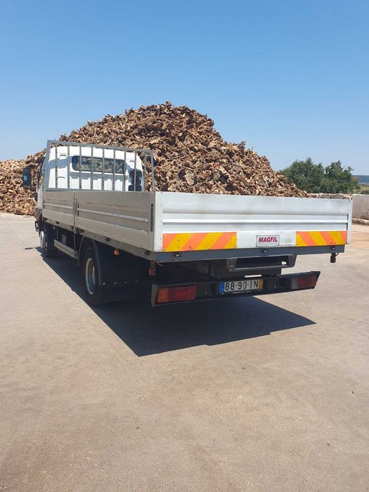 Mitsubishi Canter 649 (3908cc, pesada de mercadorias)