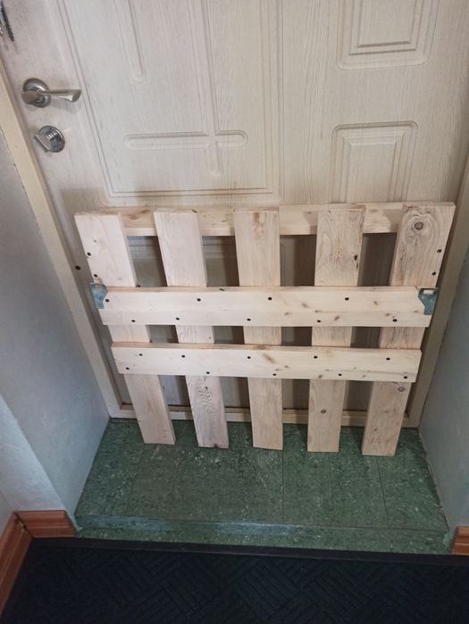 Вішалка з дерева