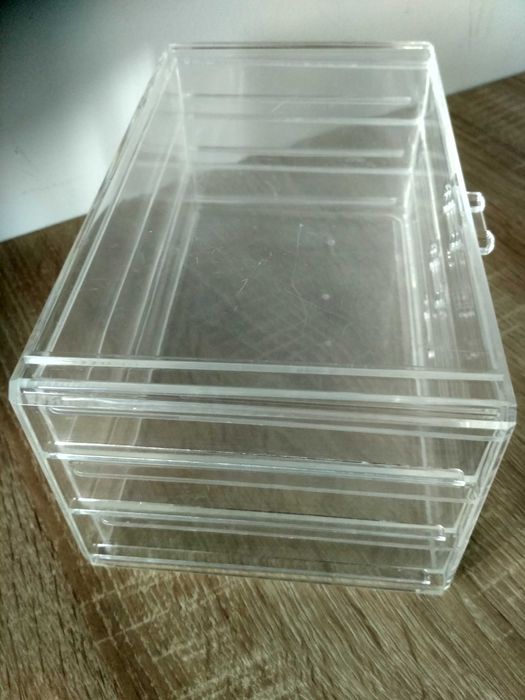 Akrylowe pudełko do przechowywania kosmetyków z 3 szufladami
