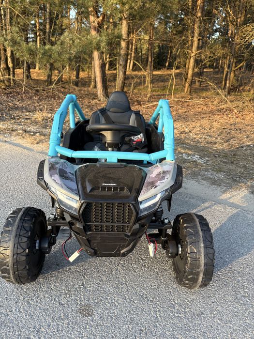 Auto na akumulator elektryczny pojazd