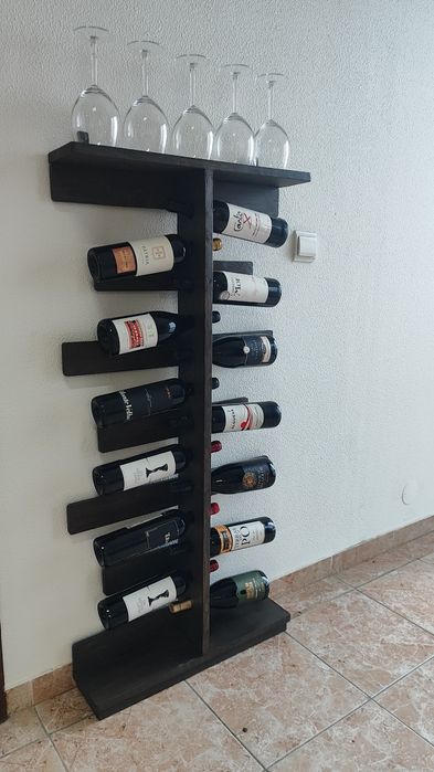 Garrafeira de Madeira – Suporte para 13 Garrafas, Elegante e Compacta