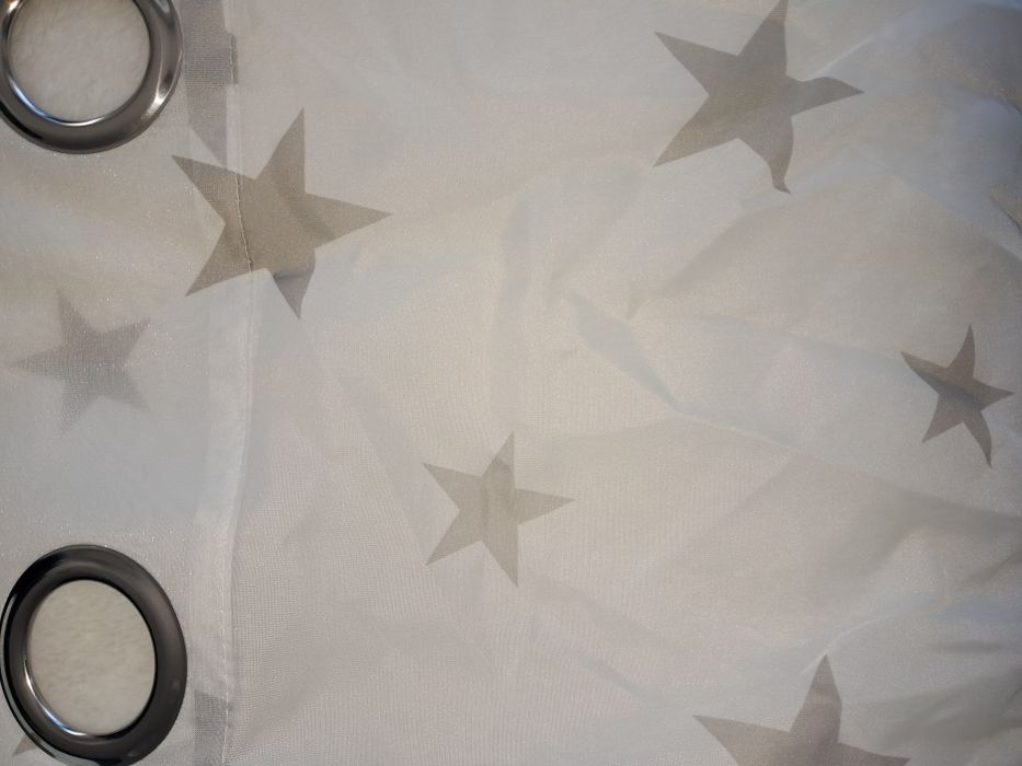 Cortinado com ilhós