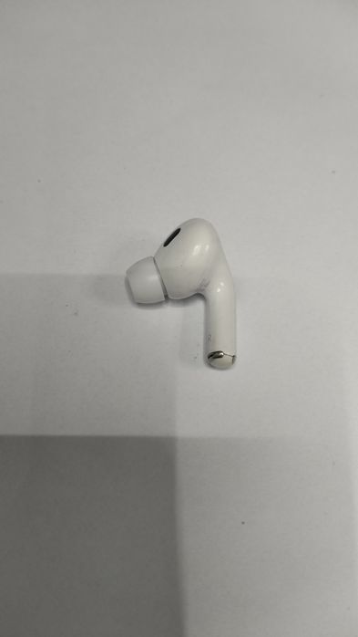 Продам правый наушник airpods pro 2