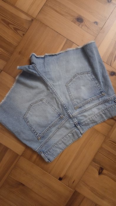 Szorty niebieskie jeansowe z przetarciami i frędzlami Top Secret