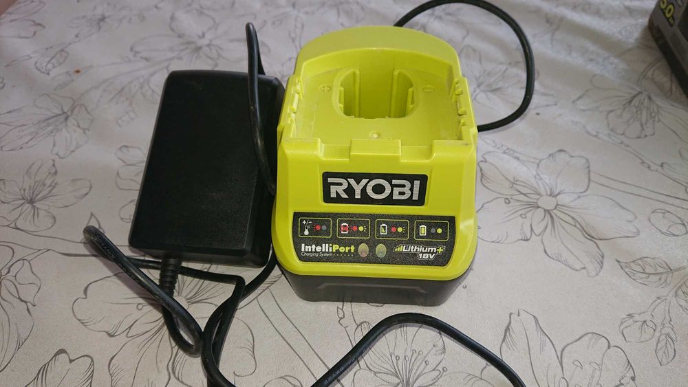 Duas baterias para berbequim da Marca Ryobi 18 V 5.0Ah
