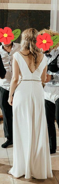 Gładka suknia ślubna z rozporkiem klasyczna